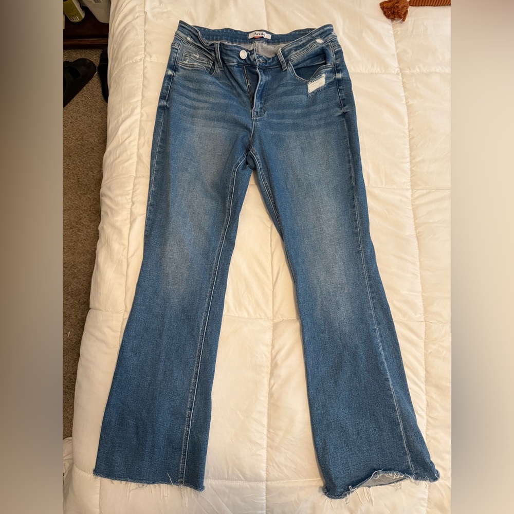 Arula raw hem jeans